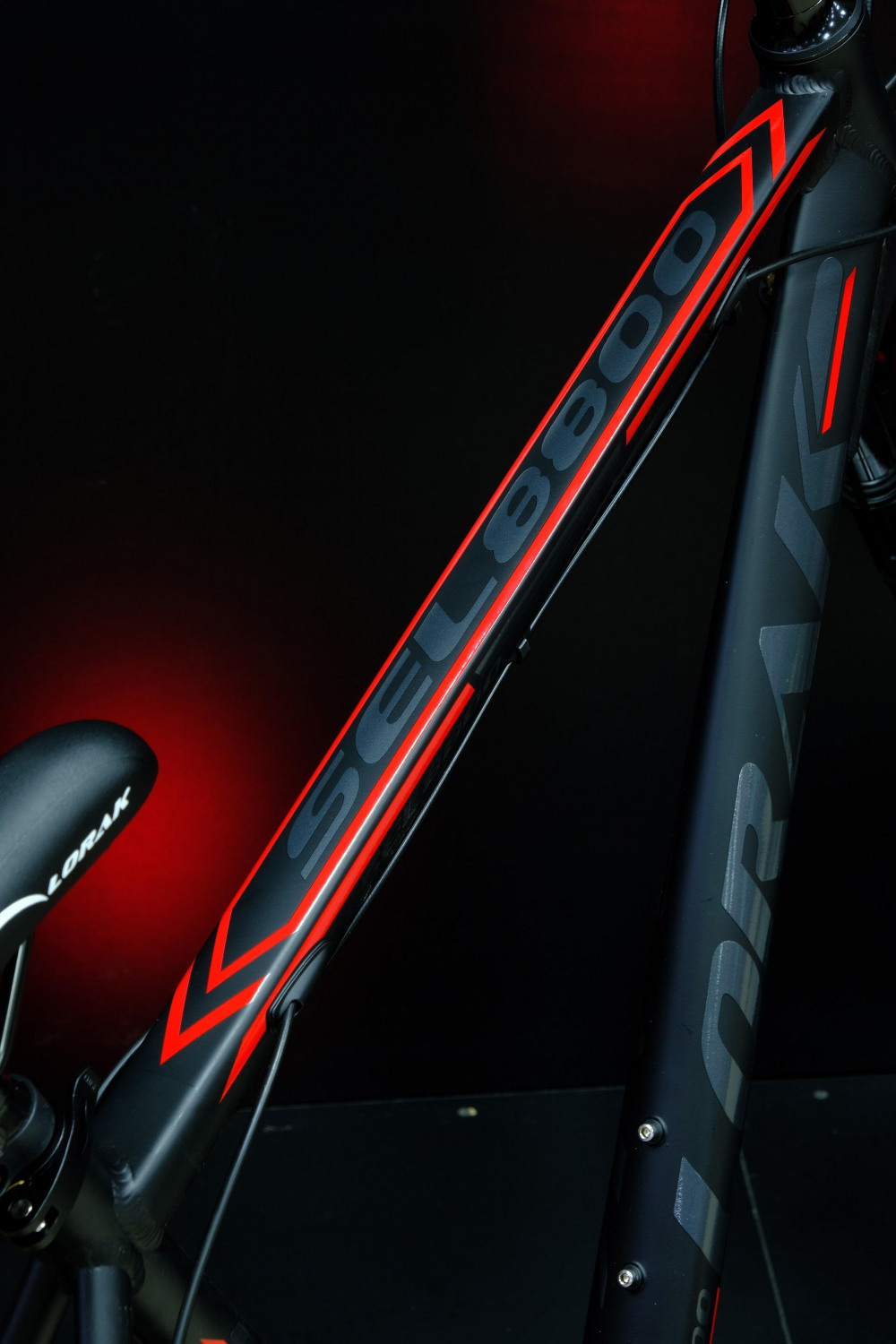 Lorak Sel 8800 Матовый Чёрный/Красный 21р (на рост 183-190)